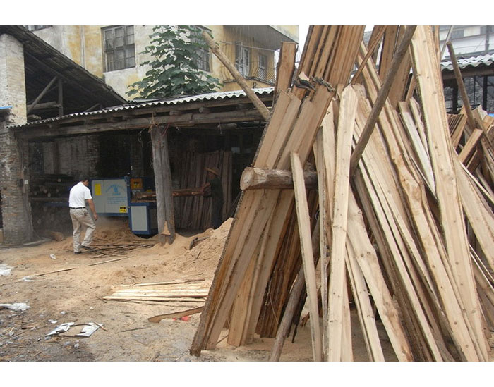 圓木多片鋸-韶關(guān)樂昌城200圓木加工現(xiàn)場