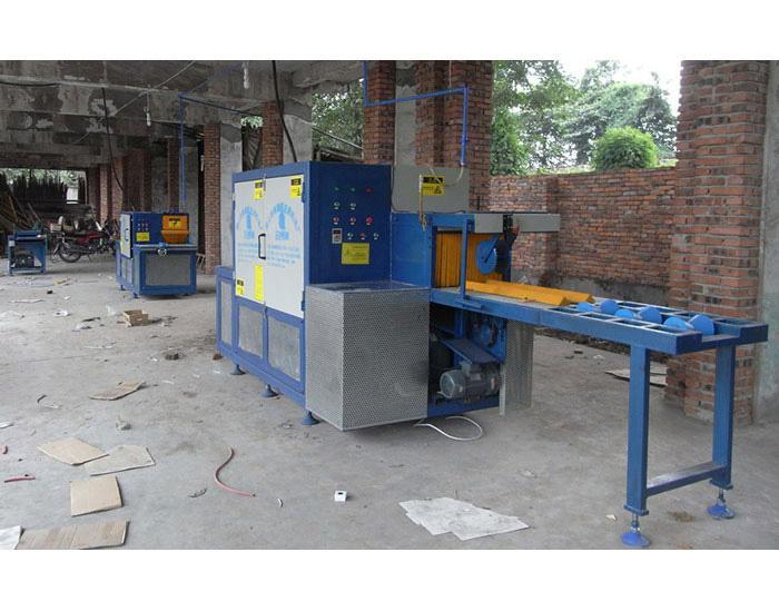 德陽(yáng)-什邡禾洛水鎮(zhèn)-圓木300方木150高多片鋸加工現(xiàn)場(chǎng)1