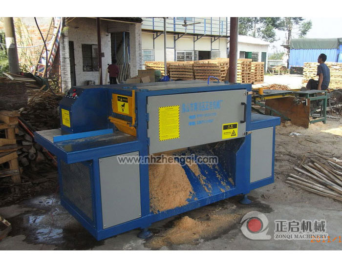 廣東省-肇慶市-四會縣-鋸桉木機(jī)加工現(xiàn)場